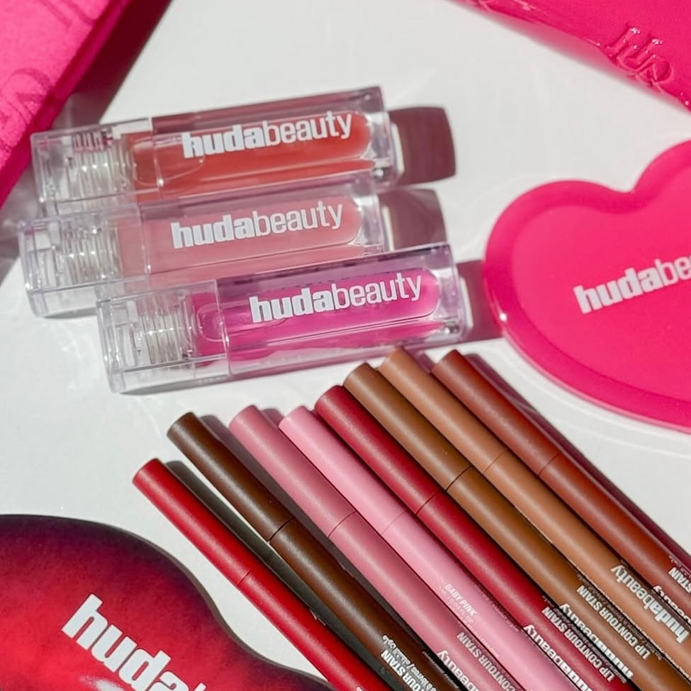 HudaBeauty Faux Filler Brillo  - Huda Beauty Makeup Bag reseña y precio